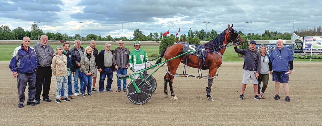 Local 105 Retirees’ Club members enjoy an outing at the Grand River Raceway & Casino.