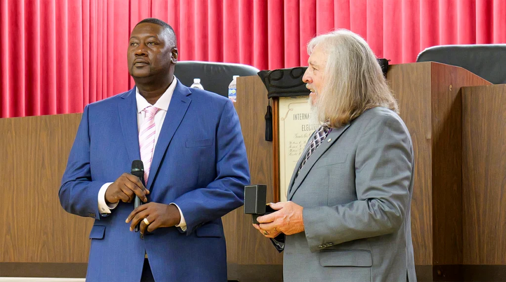 Local 915 President Jonathan Fielder presents Business Manager Randall King with a retirement gift.