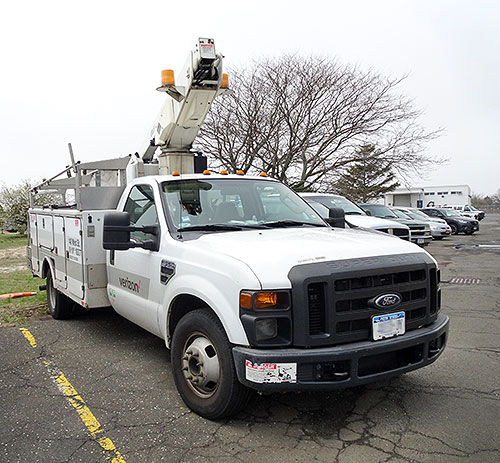 Verizon bucket truck